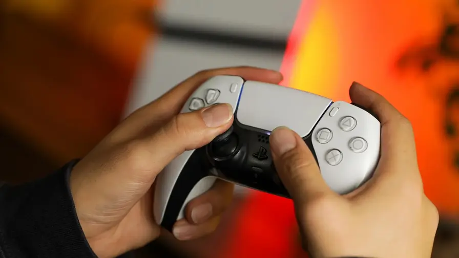 Sony brevète une IA pour des manettes plus accessibles